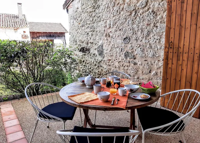 Avec Piscine Chauffee, Terrasse Et Jardin - Lot-et-garonne * Bourran
